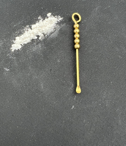 snuff scoop