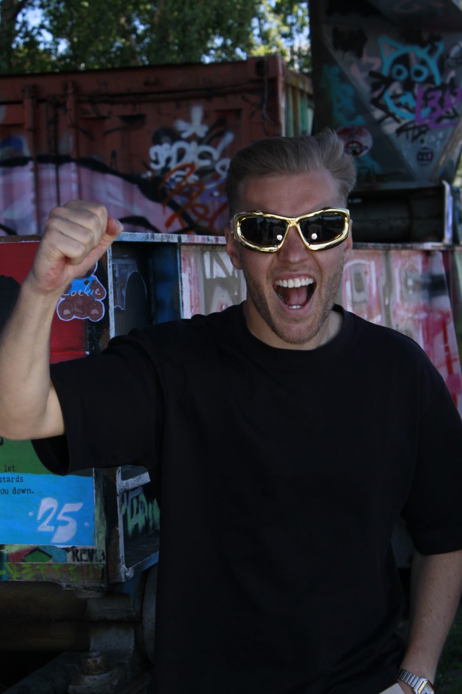 dancing glasses rave