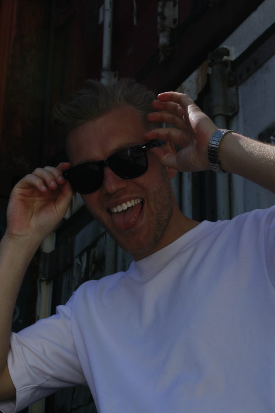 Space glasses with effect