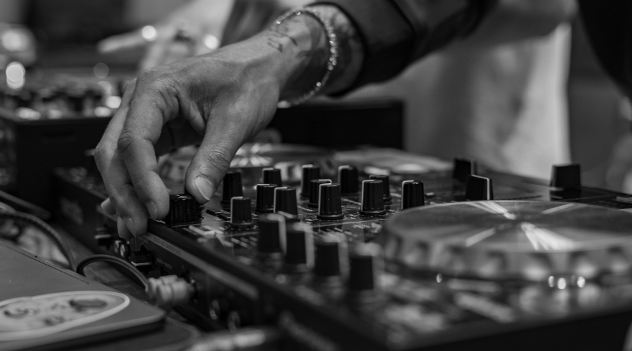 How to Become a Hard Techno DJ