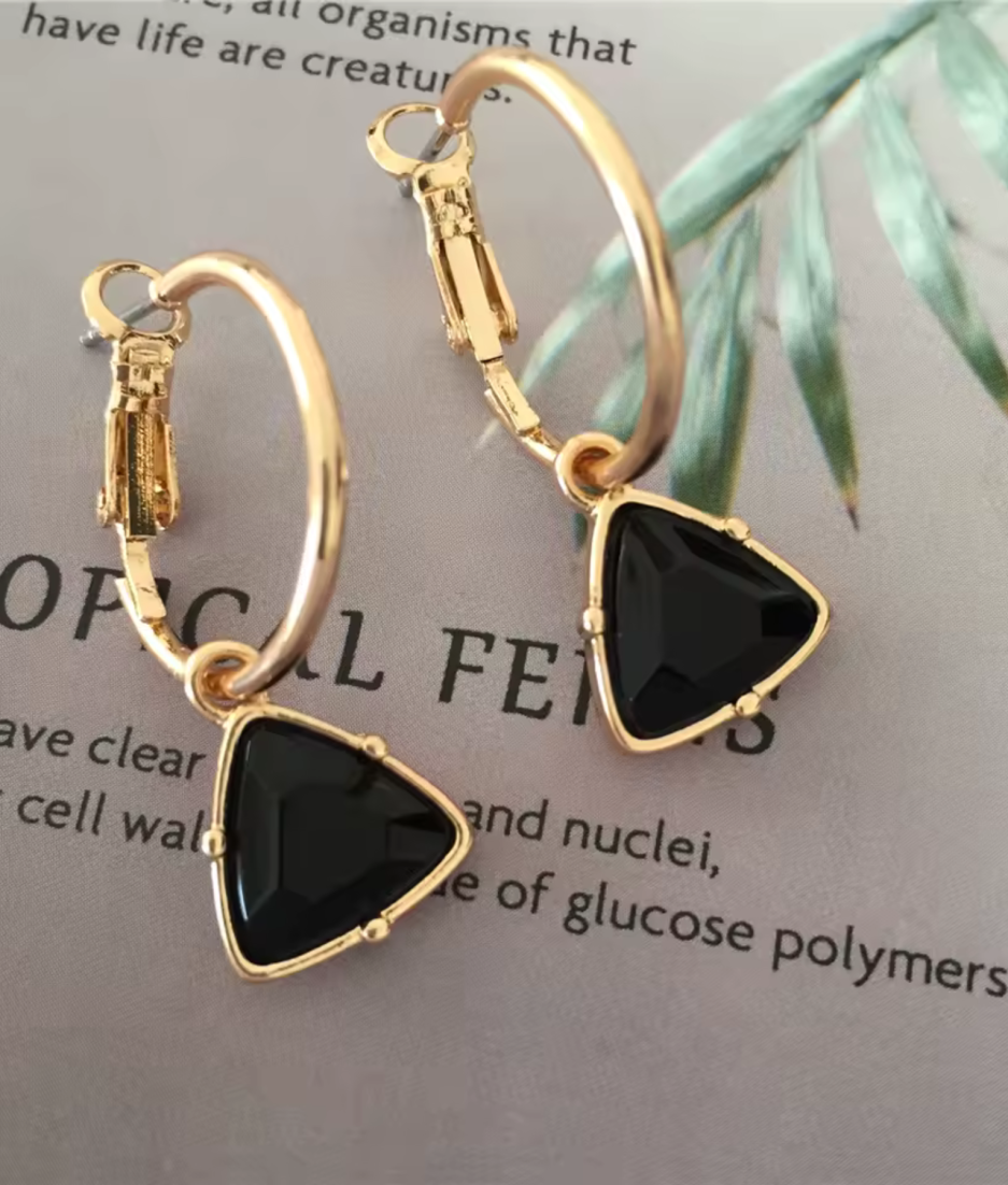 Black earring for outfit