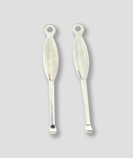 Metal snuff scoop.png